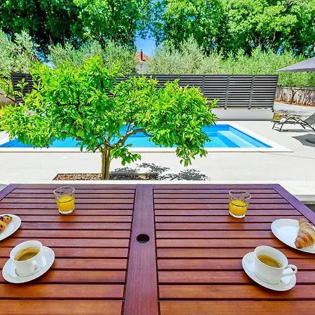 Andelka Apartman Zára
