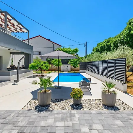 Andelka Apartman Zára